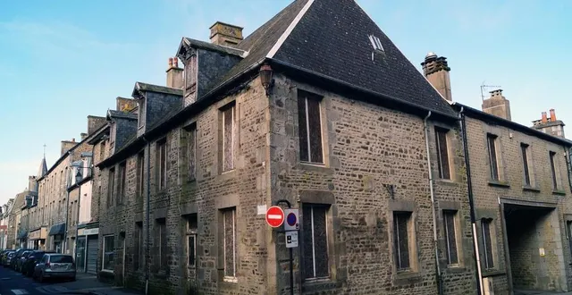 photo  le café-restaurant du lion d’or va être déconstruit, une halle va être édifiée à l’emplacement libéré.  &copy;  ouest-france 