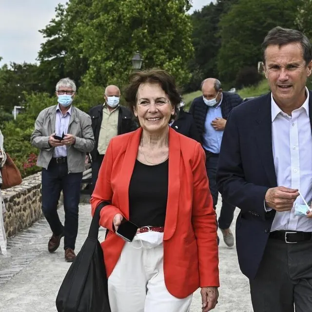 photo nicolas dupont-aignan est venu soutenir cécile bayle de jessé en 2021 au mans lors de la campagne des élections européennes.  ©  archives le maine libre – denis lambert