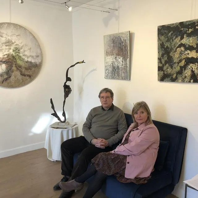 photo annie pelzak et alain cophignon ont fait appel à différents artistes pour leur première exposition « harmonies hivernales », qui est à découvrir depuis samedi 12 février et jusqu’au dimanche 27 mars 2022 à la galerie du chemin, à juigné-sur-sarthe (sarthe).  ©  ouest-france