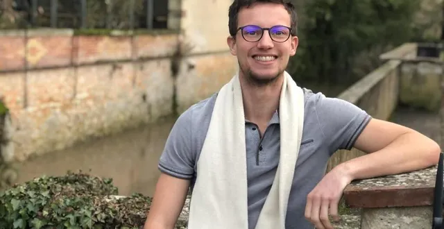 photo  alexis gits, 22 ans, fondateur de l’association qui nettoie si ce n’est toi, à la ferté-bernard (sarthe).  &copy;  ouest-france 