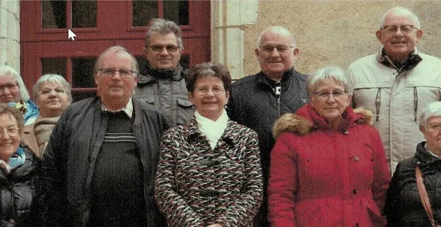photo  le nouveau bureau de l’association des aînés de précigné autour de lucette théberge, la présidente.  &copy;  asl précigné 