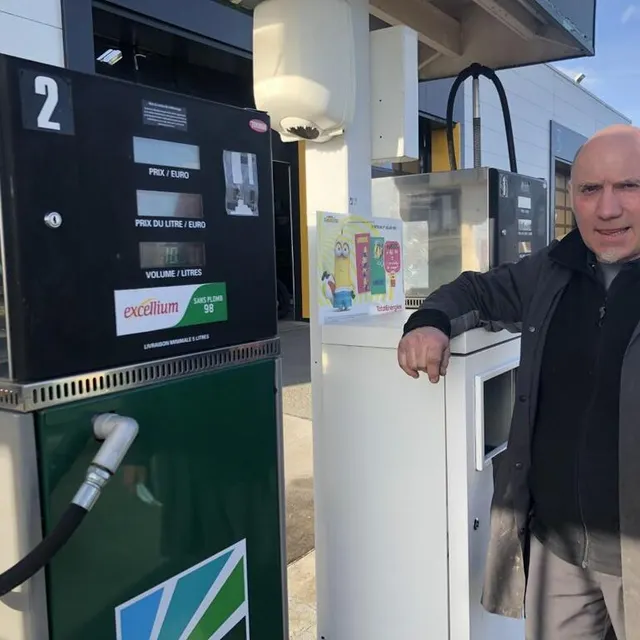 photo a ballon, christophe galais insiste sur la notion de service qui guide cette activité face à la concurrence des grandes surfaces.  ©  le maine libre