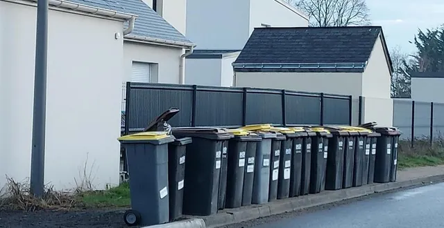 photo  vincent corbeau évoque un point « d’insatisfaction ressentie ». il est domicilié dans le lotissement de la justicion. depuis trois ans, les habitants doivent déposer leurs bacs de poubelles au bord de la route du plessis, en attendant que la voirie du lotissement soit terminée pour accueillir les véhicules du smitom. certains roulent leurs bacs sur plus de 200 mètres.  &copy;  ouest-france 