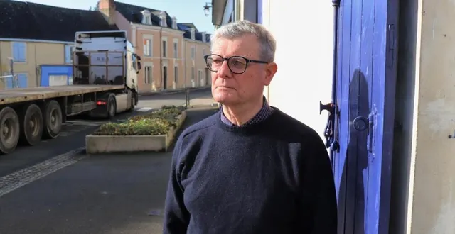 photo  alain habite dans le centre bourg de bazouges-cré-sur-loir depuis 1980. il a l’habitude de voir des camions traverser le village.  &copy;  ouest-france 