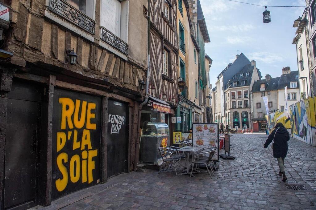 Rennes la rue de la Soif accueillera un village d artistes et