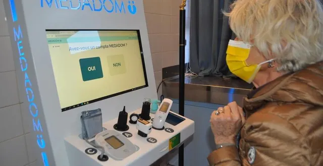 photo  le dr annick barthelaix, adjointe au maire à asnières-sur-vègre, a présenté la borne de téléconsultation médicale aux visiteurs samedi dernier. cette borne est installée dans l’ancienne cantine municipale qui a été réaménagée.  &copy;  le maine libre 