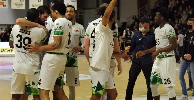 photo  les vitréens laissent éclater leur joie à l’issue d’un derby haletant.  &copy;  ouest-france 