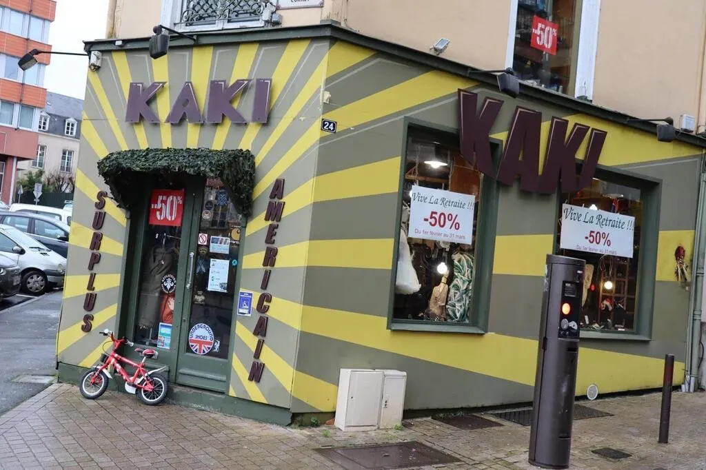 Le Mans. Le magasin Kaki, place