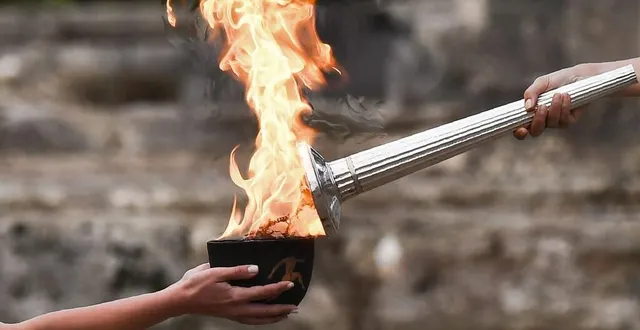 photo  comme le veut la tradition, la flamme olympique est embrasée à athènes, où les jeux olympiques ont été créés. ici l’embrasement de la flamme pour les jo d’hiver de pyeongchang de 2018, le 25 février 2017.  &copy;  aris messinis / afp 