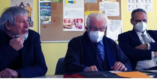 photo  une réunion à la salle des associations.  &copy;  le maine libre 