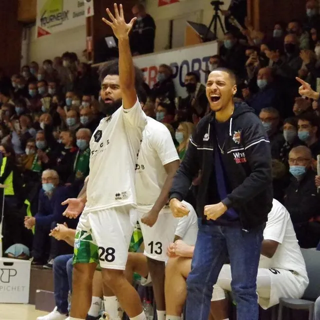 L’entraîneur de l’Aurore Vitré Julien Cortey (à gauche) a dû se passer de quatre joueurs majeurs face à l’Union Rennes. Ouest-France photo l’entraîneur de l’aurore vitré julien cortey (à gauche) a dû se passer de quatre joueurs majeurs face à l’union rennes. © ouest-france
