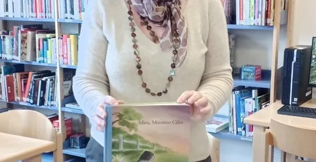 photo  laure alberge prépare la braderie de la bibliothèque.  &copy;  ouest-france 