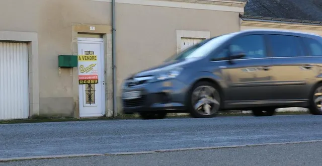 photo  en bord de route départementale, à crosmières et clermont-créans, ces maisons à vendre ont une épine dans le pied : les nuisances sonores.  &copy;  ouest-france 