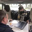 photo sandrine arnette est l’une des deux agentes mobilisées dans l’action bus france services, qui sillonne vingt communes sarthoises de la communauté de communes loir-lucé-bercé pour conseiller et aider les habitants dans leurs démarches administratives.