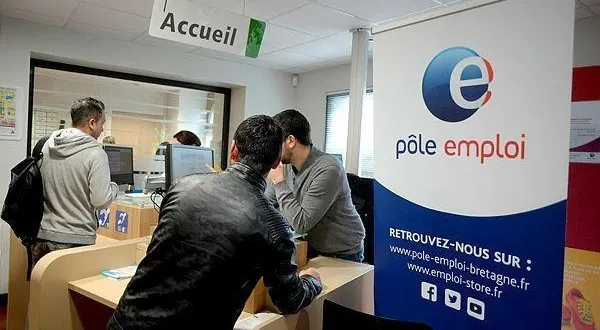 photo  dans l’agence pôle emploi de rennes centre (ille-et-vilaine), les conseillers reçoivent les demandeurs d’emploi aux guichets d’accueil le matin. photo d’illustration.  &copy;  dr 