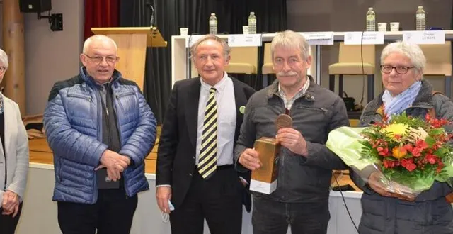 photo  au centre, franck bozo, le président actuel ; à gauche, jocelyne et patrick ameslant ; à droite, nicole et thierry couanon.  &copy;  ouest-france 