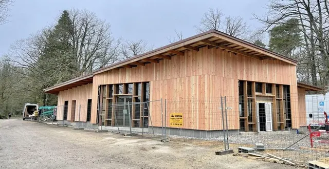 photo  après la phase de construction, la future maison du tourisme à sillé-plage est désormais en cours d’aménagement, en vue d’accueillir les premiers visiteurs dès ce printemps.  &copy;  communauté de communes 4cps 