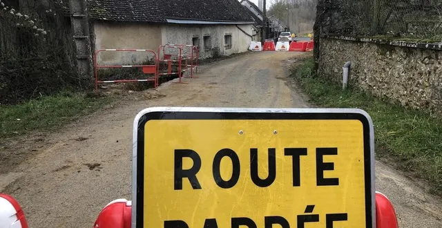 photo  sous la maison d’isabelle, à gauche sur la photo, une cavité de plusieurs mètres de largeur et de profondeur s’est formée.  &copy;  ouest-france 