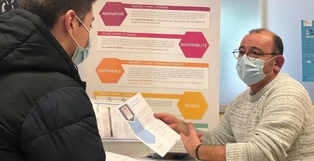 photo  jusqu’au 23 mars 2022, chaque mercredi après-midi, anthony dubois accueille les adolescents pour les épauler dans leur recherche d’un job d’été.  &copy;  ouest-france 