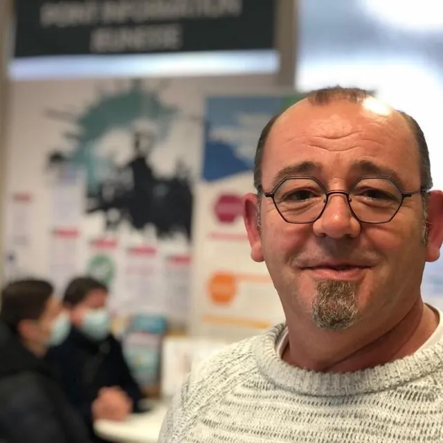 photo anthony dubois est animateur au point informatoin jeunesse (pij) de sablé-sur-sarthe.  ©  ouest-france