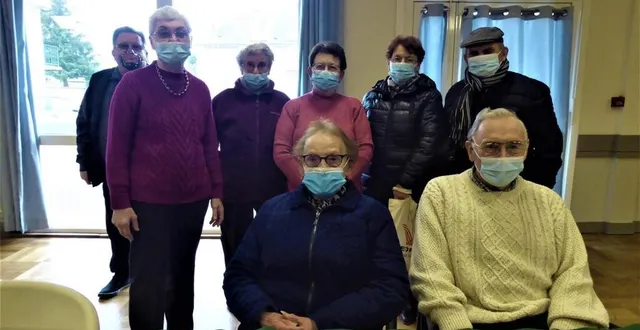 photo  les membres du bureau entourant la doyenne.  &copy;  le maine libre 