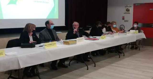 photo  les élus et le bureau ont présenté le bilan de l’année 2021.  &copy;  ouest-france 