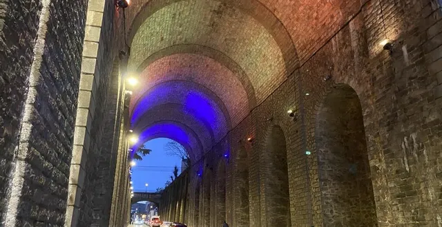 photo  dans le centre du mans, le tunnel wilbur-right a été éclairé, à partir de 19 h, ce vendredi 25 février 2022 aux couleurs de l’ukraine.  &copy;  ouest-france 
