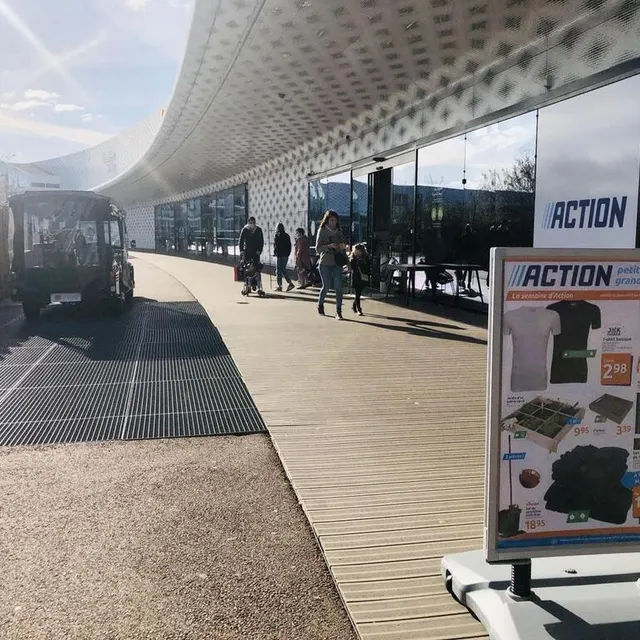 photo la multiplication d’enseignes à bas prix à l’atoll, comme action, entraîne des réactions diverses auprès des personnes qui ont répondu.  ©  archives ouest-france