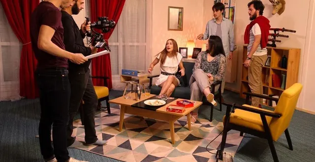 photo  les quatre comédiens amateurs ont tourné dans un appartement reconstitué dans la maison de quartier du pré, en juin 2021, à sablé-sur-sarthe (sarthe).  &copy;  ouest-france 