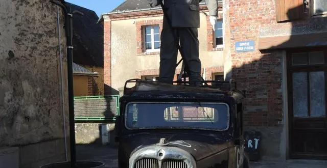 photo  le bonhomme carnaval a déambulé avant de partir en fumée dimanche soir.  &copy;  le maine libre 
