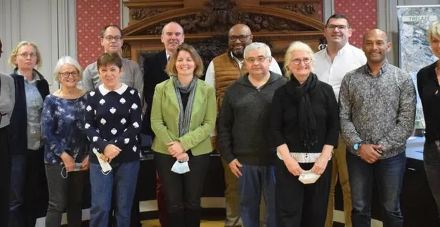 photo  le partenariat entre le foyer de vie de la chevalerie et la ville de trélazé a fait l’objet d’une signature officielle mercredi 23 février.  &copy;  ouest-france 
