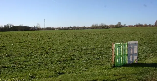 photo  le terrain sur la route de l’essart, qui va accueillir l’unité de méthanisation, totalise plus de 43 000 m2.  &copy;  le maine libre 