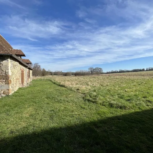 photo une des deux scènes sera installée à cet endroit de la ferme de rai (orne).  ©  ouest-france