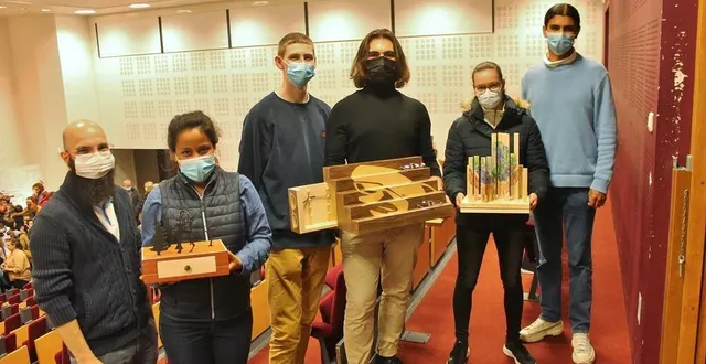 photo  les lauréats du concours d’ébénisterie organisé par le rotary club de sablé et le lycée raphaël-élizé, lors de la cérémonie de remise des prix, jeudi 24 février 2022.  &copy;  photo : ouest-france 