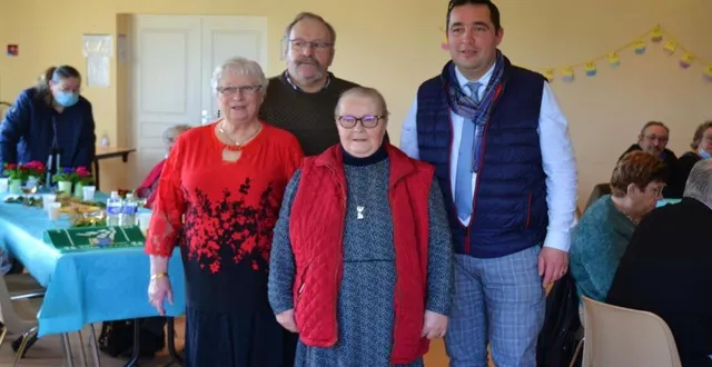 photo  nicolas beaumont, le président (à droite) a été rejoint par de nouveaux membres : lucette herbster (à gauche), colette et william sené.  &copy;  ouest-france 