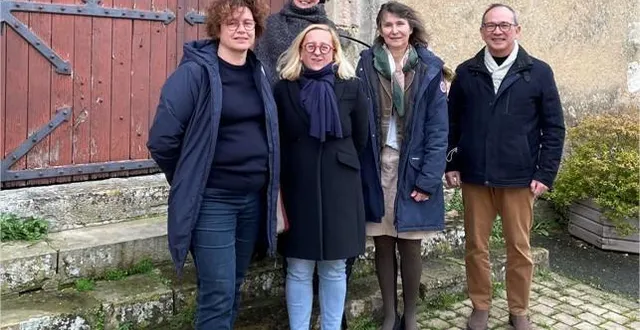 photo  au second plan : christelle fournier première adjointe de chahaignes. au premier plan de g. à dr : mathilde estadieu animatrice du patrimoine (petr vallée du loir), stéphanie barioz chargée de mission inventaire du patrimoine, galiène cohu maire de loir-en-vallée et dominique peter mairede chahaignes.  &copy;  le maine libre 