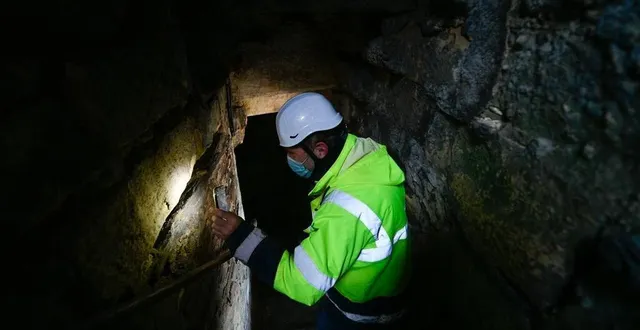 photo  reportage sur les fouilles préparatoires au chantier de restauration de la muraille du château d’angers (photo franck dubray)  &copy;  franck dubray / ouest france 