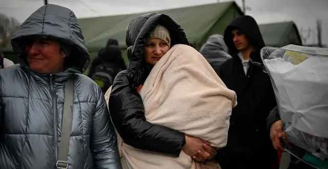 photo  des réfugiés ukrainiens à la frontière avec la moldavie, mardi 1er mars 2022.  &copy;  nikolay doychinov / afp 