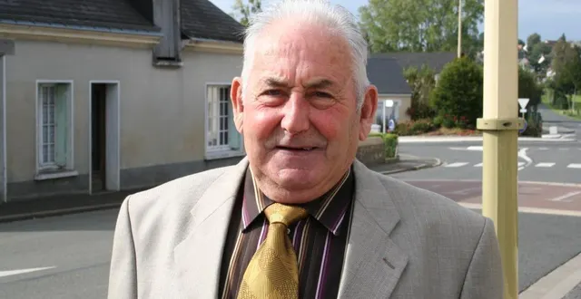 photo  gérard croiseau ancien adjoint et chef de musique.  &copy;  le maine libre 