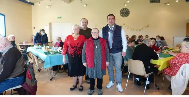 photo  william sené, trésorier-adjoint et nicolas beaumont, président avec lucette herbster, secrétaire et colette sené, son adjointe.  &copy;  le maine libre 