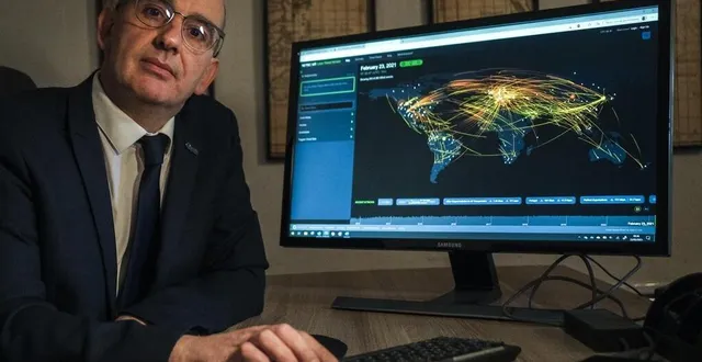 photo  vincent trély, sarthois spécialiste de la cybersécurité, directeur associé du cabinet weliom et président de l’association pour la sécurité des systèmes d’information de santé. sur son écran : les cyberattaques en cours dans le monde.  &copy;  archives le maine libre – denis lambert 