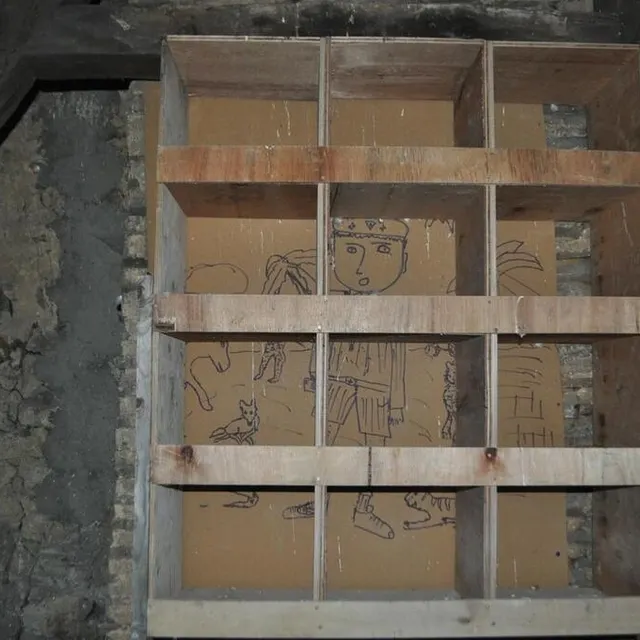 photo dans l’ancienne maison de la rue des forges, des nichoirs ont été installés. lionel goyeau pratiquera la méthode du « secouage des œufs » pour limiter les naissances des pigeons.  ©  photo archives le maine libre