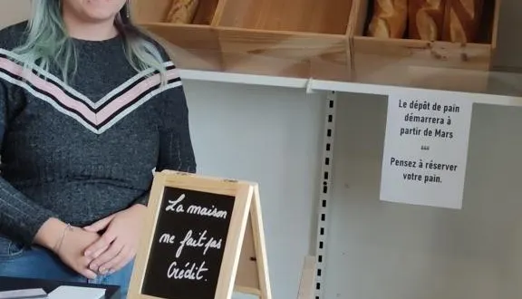 photo  chloé vend du pain.  &copy;  le maine libre 