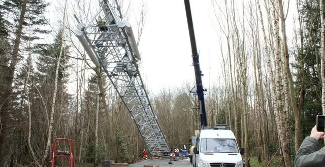photo  la pose du pylône a été réalisée jeudi après-midi.  &copy;  ouest-france 