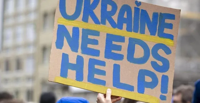 photo  une pancarte sur laquelle on peut lire : « l’ukraine a besoin d’aide ! » (photo d’illustration)  &copy;  marcel bieri/epa/maxppp 