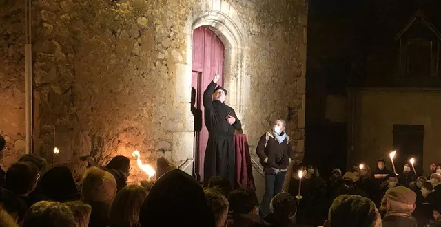 photo  la troupe des vilains, ici lors de l’animation cités en lumière en décembre 2021, avait joué quelques saynètes au travers du village.  &copy;  photo : ouest-france 