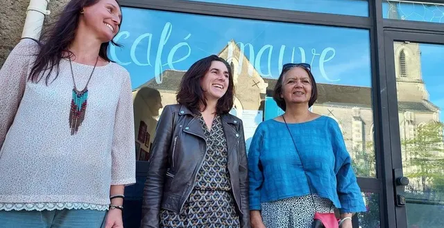 photo  clara jolivet, (à gauche) et catherine ridé ( à droite) ont animé la 14e assemblée générale de l’atelier citoyen.  &copy;  ouest-france 