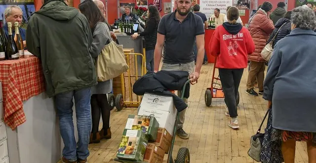 photo  la 36e édition du festival des vins est l’occasion pour les visiteurs de refaire sa cave.  &copy;  le maine libre – yvon loué 