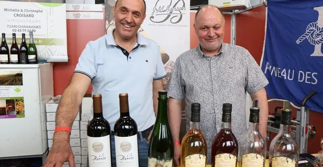 photo  jean-christophe barron, producteur de haut-médoc à pauillac aux côtés de son frère, jean-marc, producteur de cognac à saint-martial-sur-né, sont présents depuis 30 ans au festival des vins et de la gastronomie.  &copy;  le maine libre 
