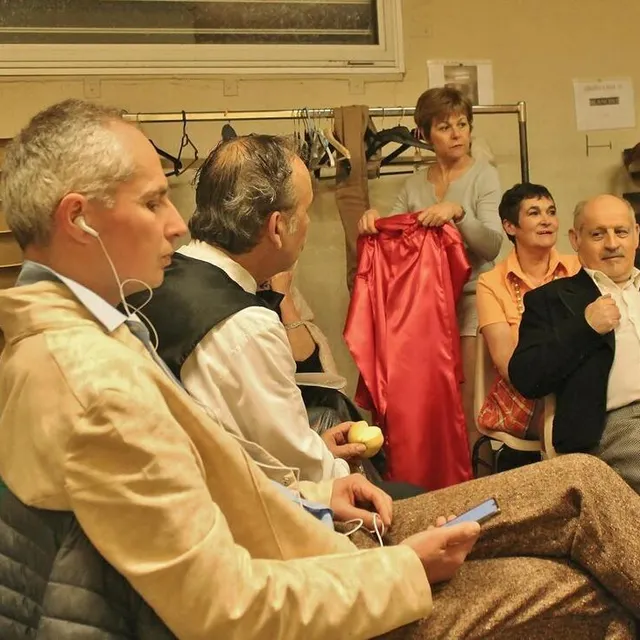 photo chacun se met dans sa bulle à sa façon en attendant les trois coups.  ©  ouest-france